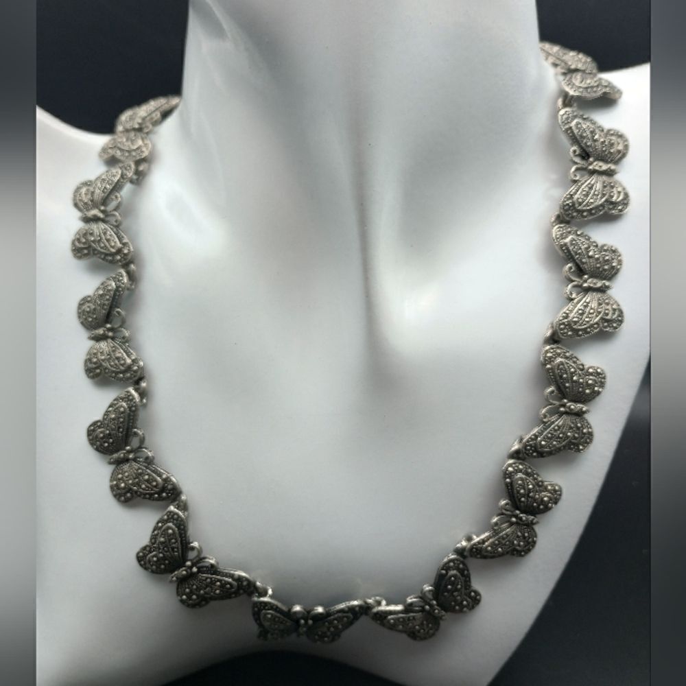 Butterfly pavilion colony wilderness silver necklace N322